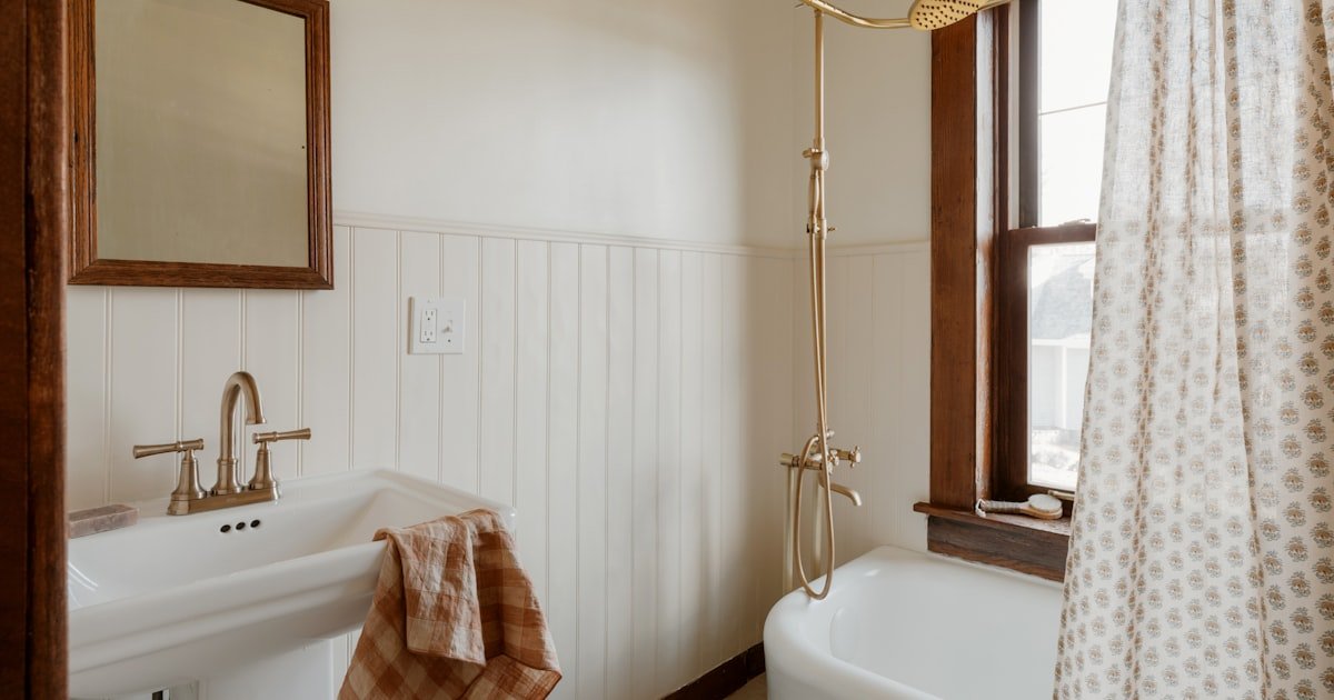 20 Stunning Cottage Bathroom Decorating Ideas You’ll Love