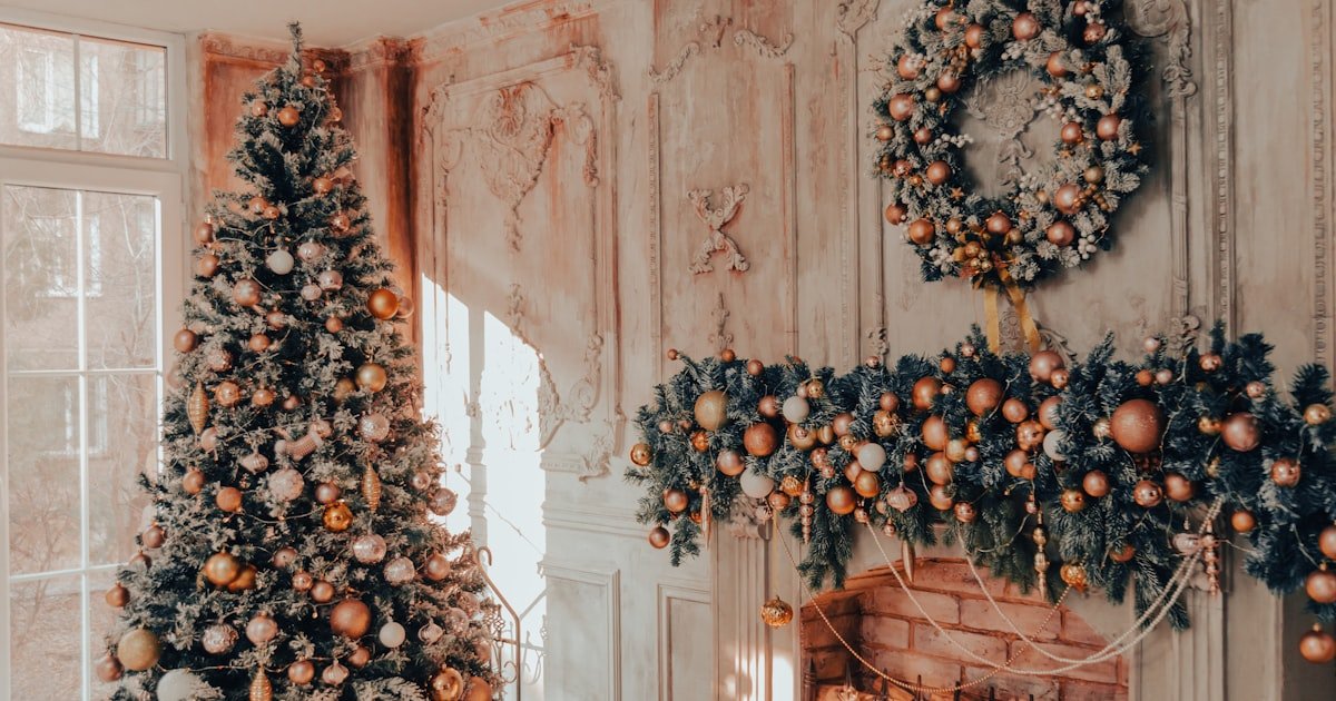 20 Stunning Christmas Tree Decorating Ideas You’ll Love